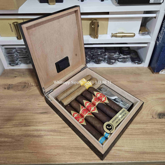 Pierre Cardin Siyah Ahşap Kaplama Humidor Puro  Seti