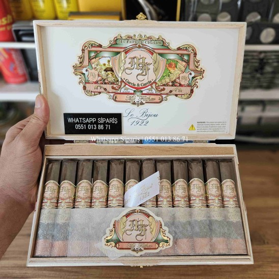 My Father Le Bijou 1922 Petit Robusto 1 Adet Puro