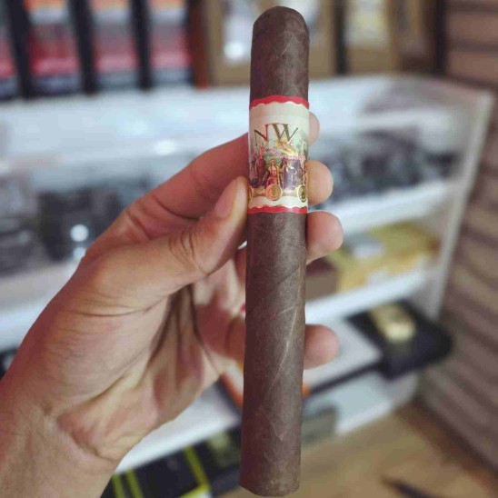 AJ Fernandez New World Oscuro Toro 4'lü Puro Paket