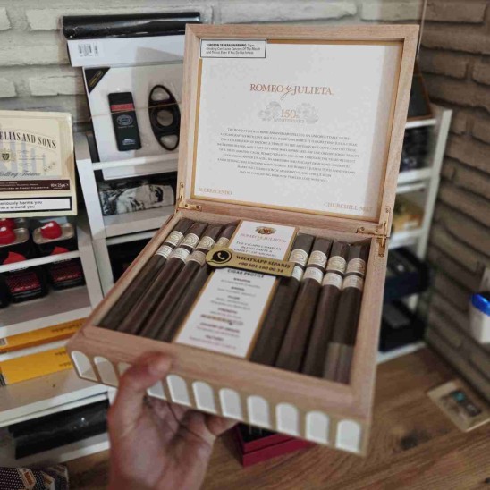 Romeo y Julieta 150th Anniversary Crescendo Churchill 16lı Puro Kutu